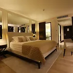 Charisma De Luxe Отель
