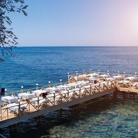 Hotell Charisma De Luxe 5*