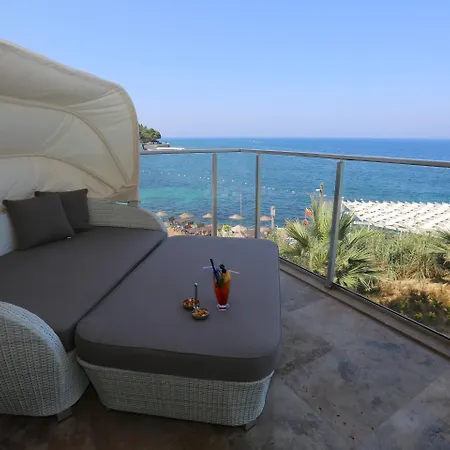 Hotell Charisma De Luxe 5*