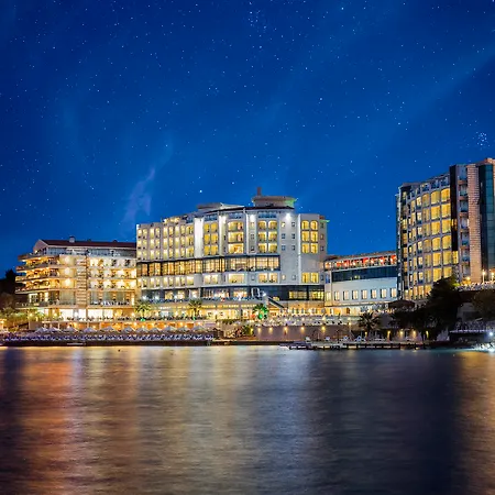 Charisma De Luxe Hotell
