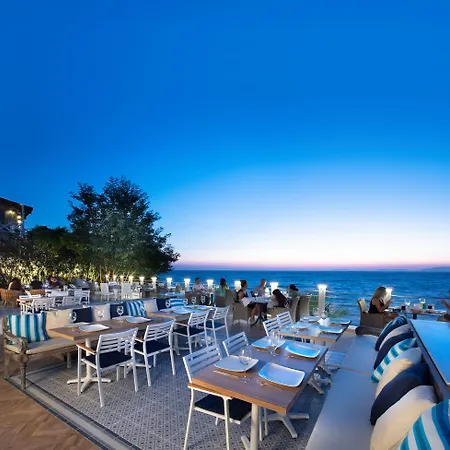 Charisma De Luxe Hotell 5*