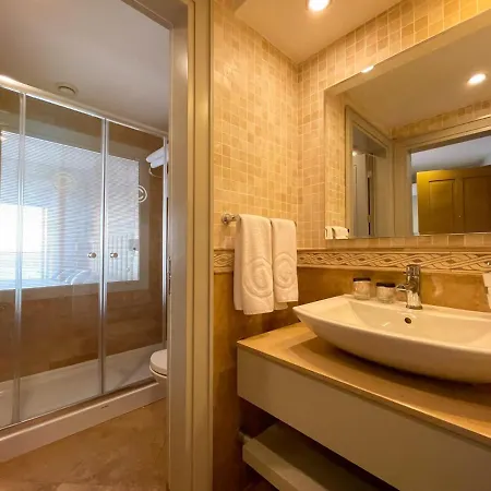 Hotell Charisma De Luxe 5*
