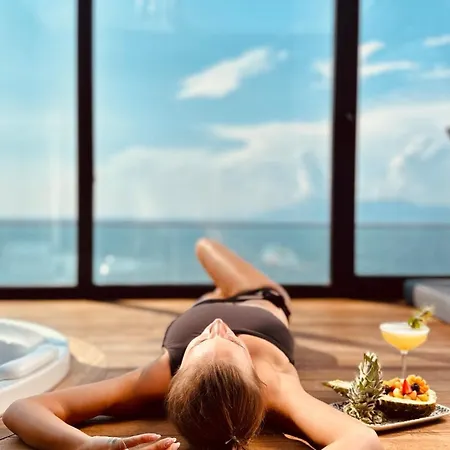 Hotel Charisma De Luxe 5*