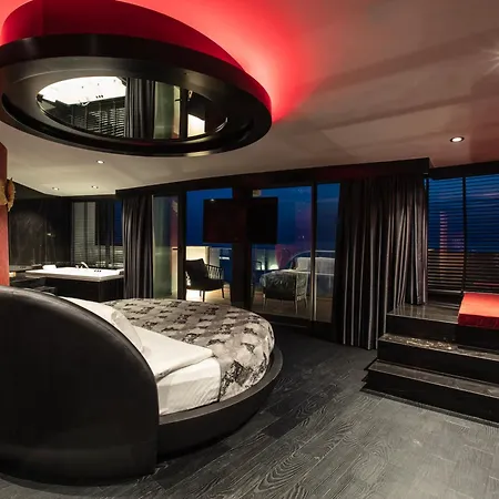Hotel Charisma De Luxe