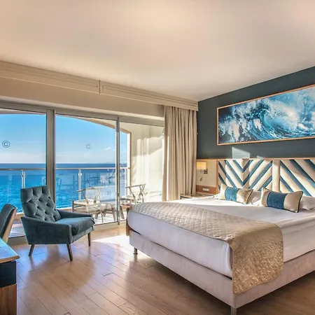 Charisma De Luxe Hotel