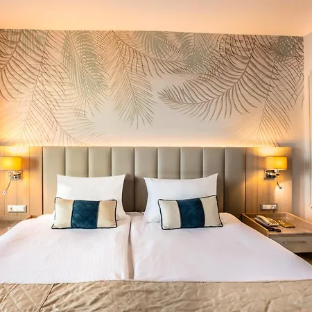 Charisma De Luxe Hotell