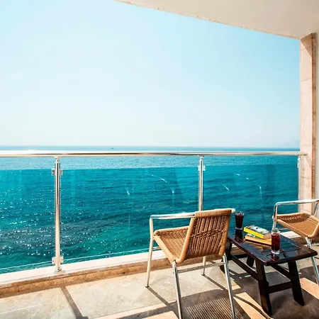 Charisma De Luxe Hotel 5*