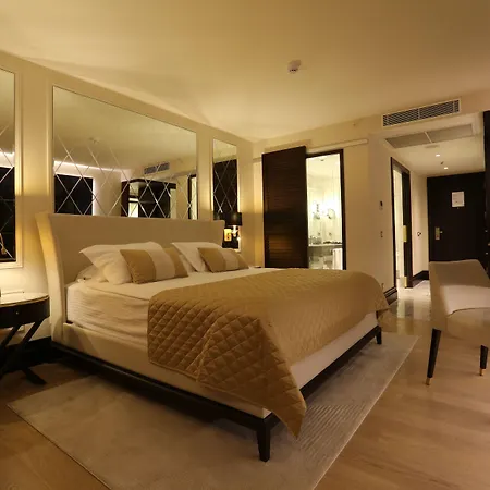 Charisma De Luxe Hotel