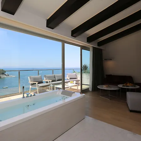 Hotel Charisma De Luxe