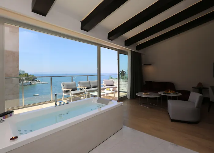 Hotel Charisma De Luxe