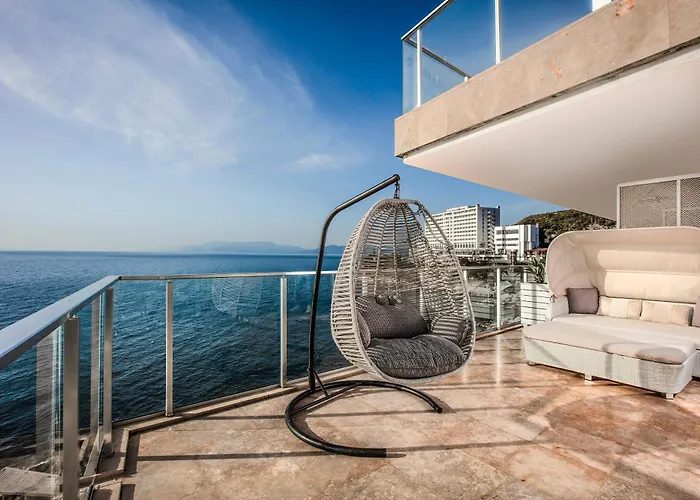 Charisma De Luxe Hotel 5*