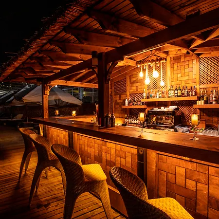 Charisma De Luxe מלון