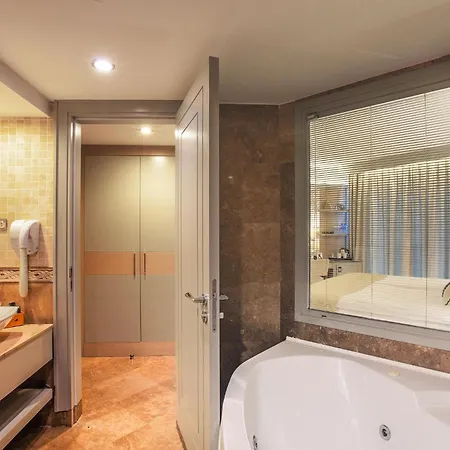 Charisma De Luxe Szálloda 5*