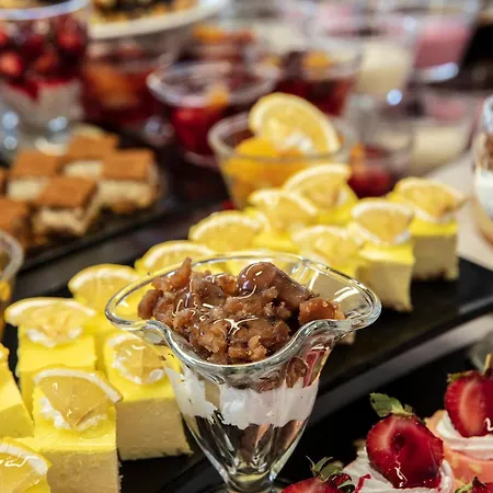 Charisma De Luxe קוסדסי