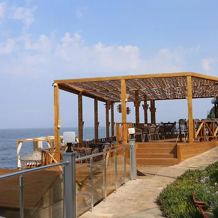 Charisma De Luxe מלון קוסדסי