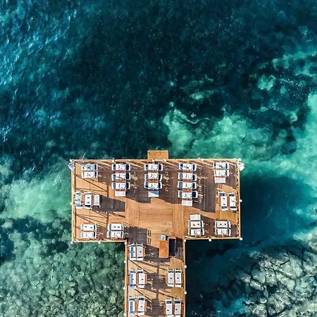 מלון Charisma De Luxe 5*