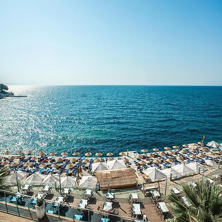 מלון Charisma De Luxe