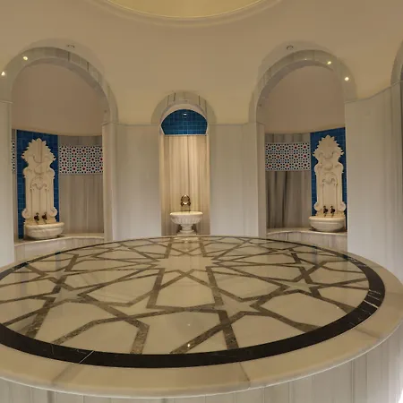 Charisma De Luxe קוסדסי