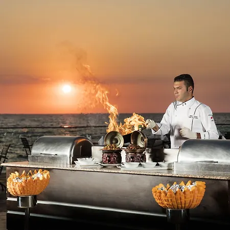 מלון Charisma De Luxe