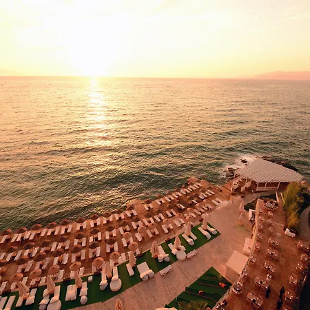 מלון Charisma De Luxe קוסדסי