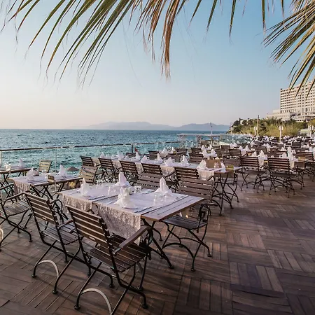 Charisma De Luxe Hotel