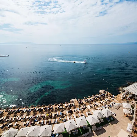 מלון Charisma De Luxe