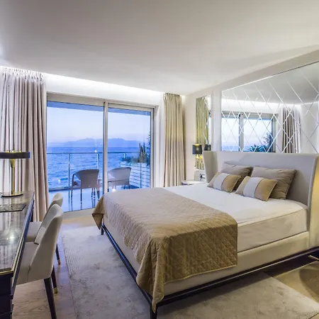 מלון Charisma De Luxe 5*