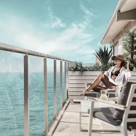 מלון Charisma De Luxe 5*