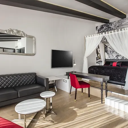 מלון Charisma De Luxe 5*