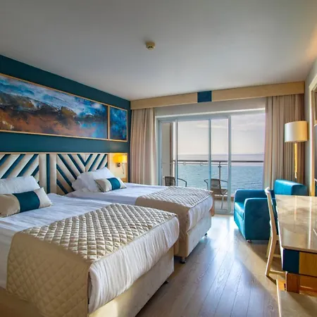 מלון Charisma De Luxe