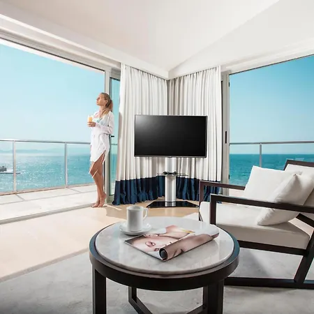 מלון Charisma De Luxe