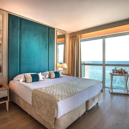 מלון Charisma De Luxe 5*