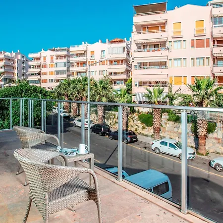 מלון Charisma De Luxe