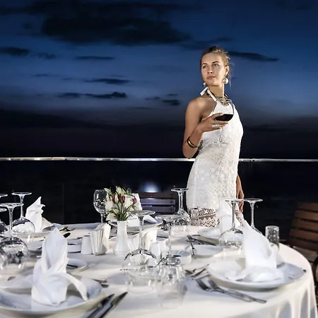 Charisma De Luxe Hotel