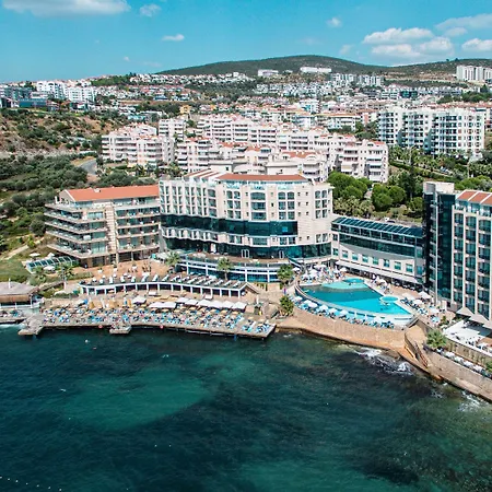 Charisma De Luxe Hotel