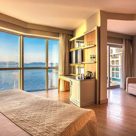 Hotel Charisma De Luxe 5*
