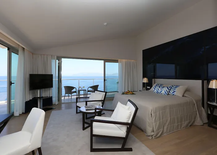 Hotel Charisma De Luxe 5*