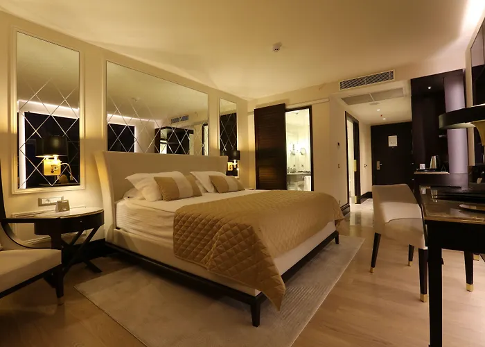 Charisma De Luxe Hotel