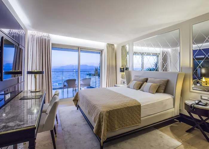 Hotel Charisma De Luxe 5*