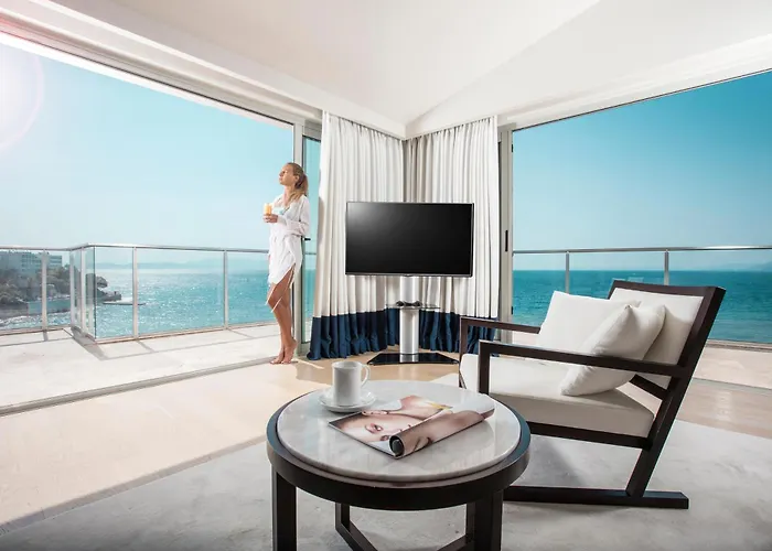 Hotel Charisma De Luxe