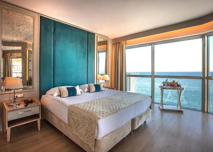 Hotel Charisma De Luxe 5*