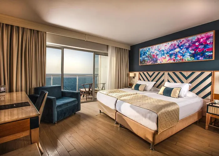 Charisma De Luxe Hotel