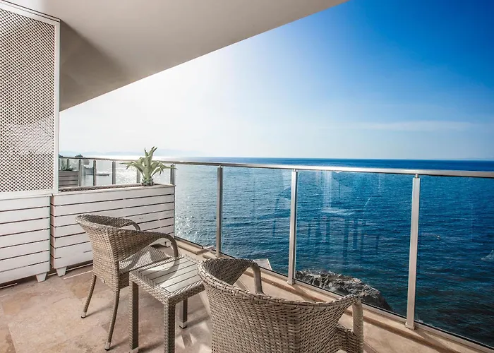 Charisma De Luxe Hotel 5*