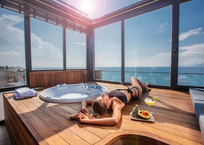 Hotel Charisma De Luxe 5*