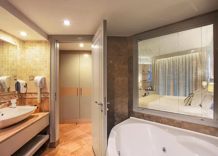 Charisma De Luxe Szálloda 5*